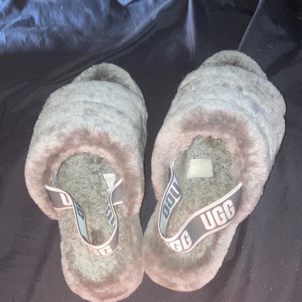 I’m selling ugg slides I wore once or twice - Picture 2 of 4